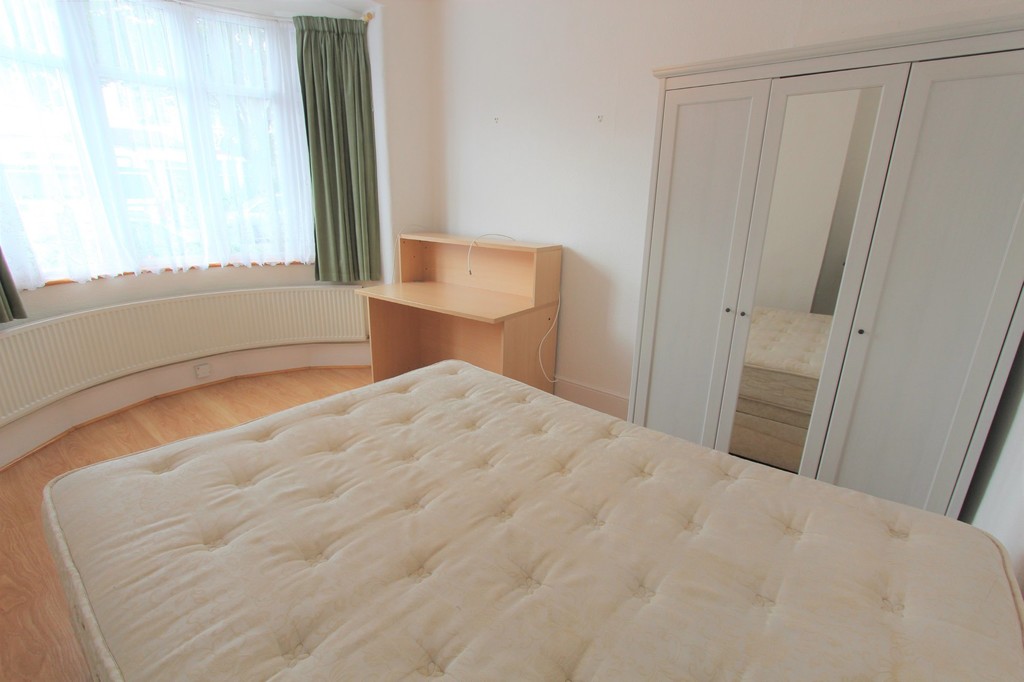 Princes Avenue, Palmers Green, N13