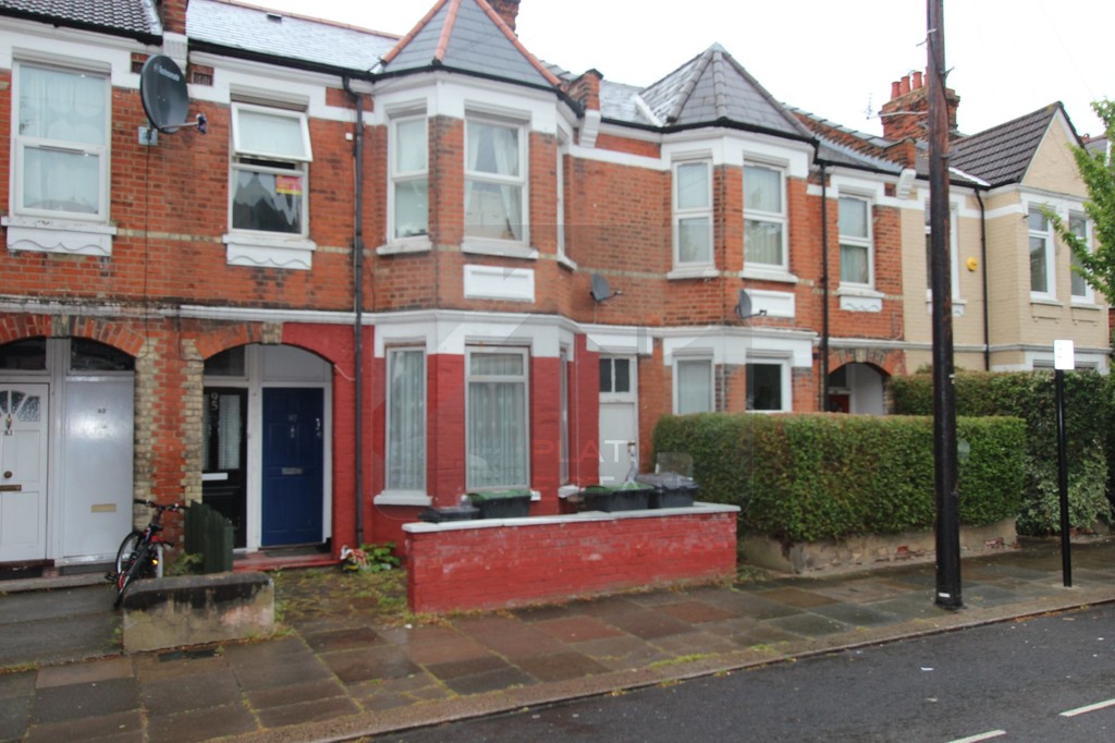 Lyndhurst Road, Wood Green, N22