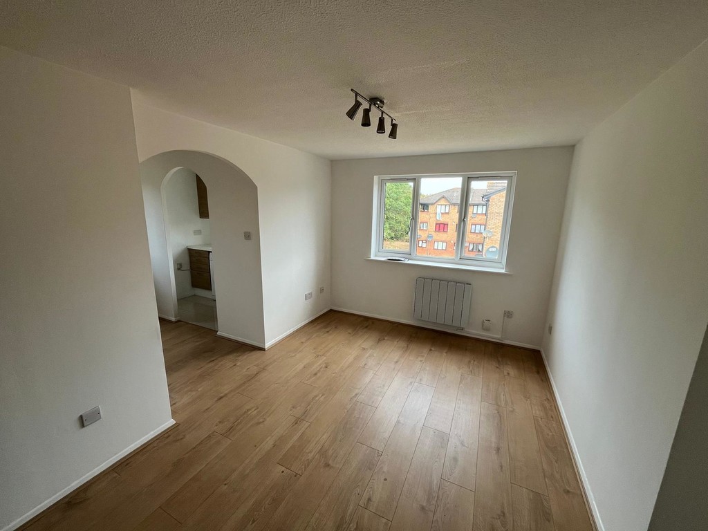 Streamside Close, London N9
